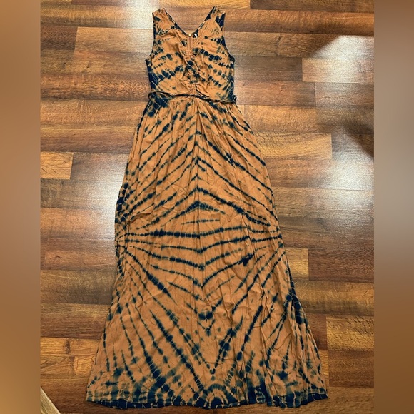 Young Fabulous & Broke Dresses & Skirts - YFB Young Fabulous Broke V-neck Ruched Bodice Maxi Dress Women’s Size XS